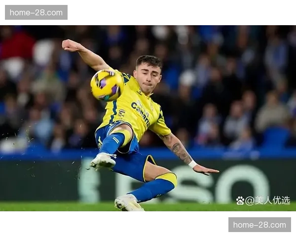 阿尔韦托莫莱罗9球 黄色潜水艇双前锋配置见效
